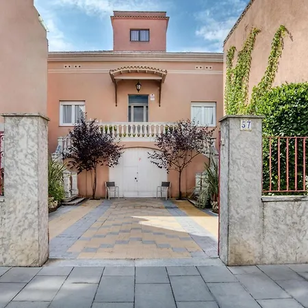 Holiday home Casa Familiar Con Jardin Privado *